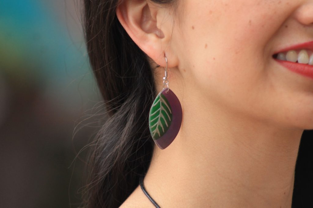 Hoja Duo Color Totumo Earrings