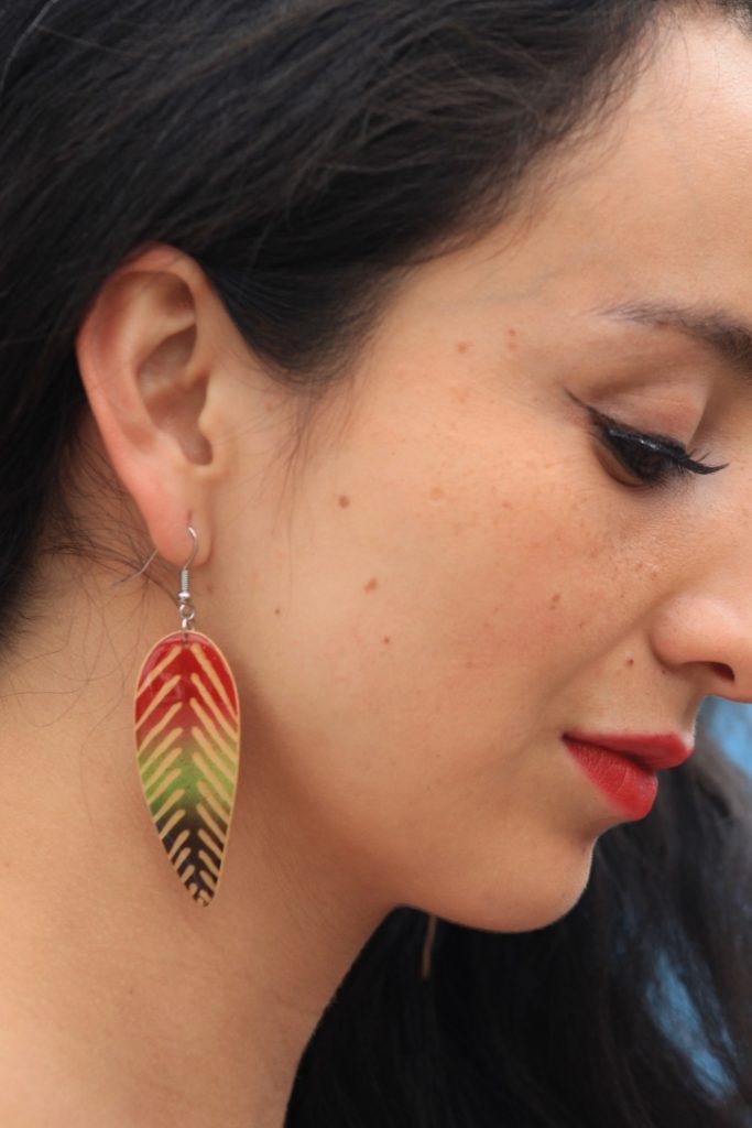 Hojas Largas Totumo Earrings